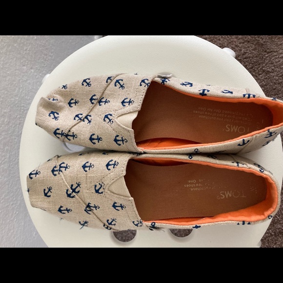 TOMS Classic Slip-on Shoes - Picture 3 of 6